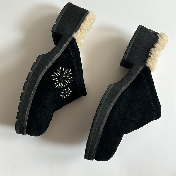 UGG Australia #5430 Solvang Shearling Lined Mules / Clogs - Black - 8 - Picture 9 of 9